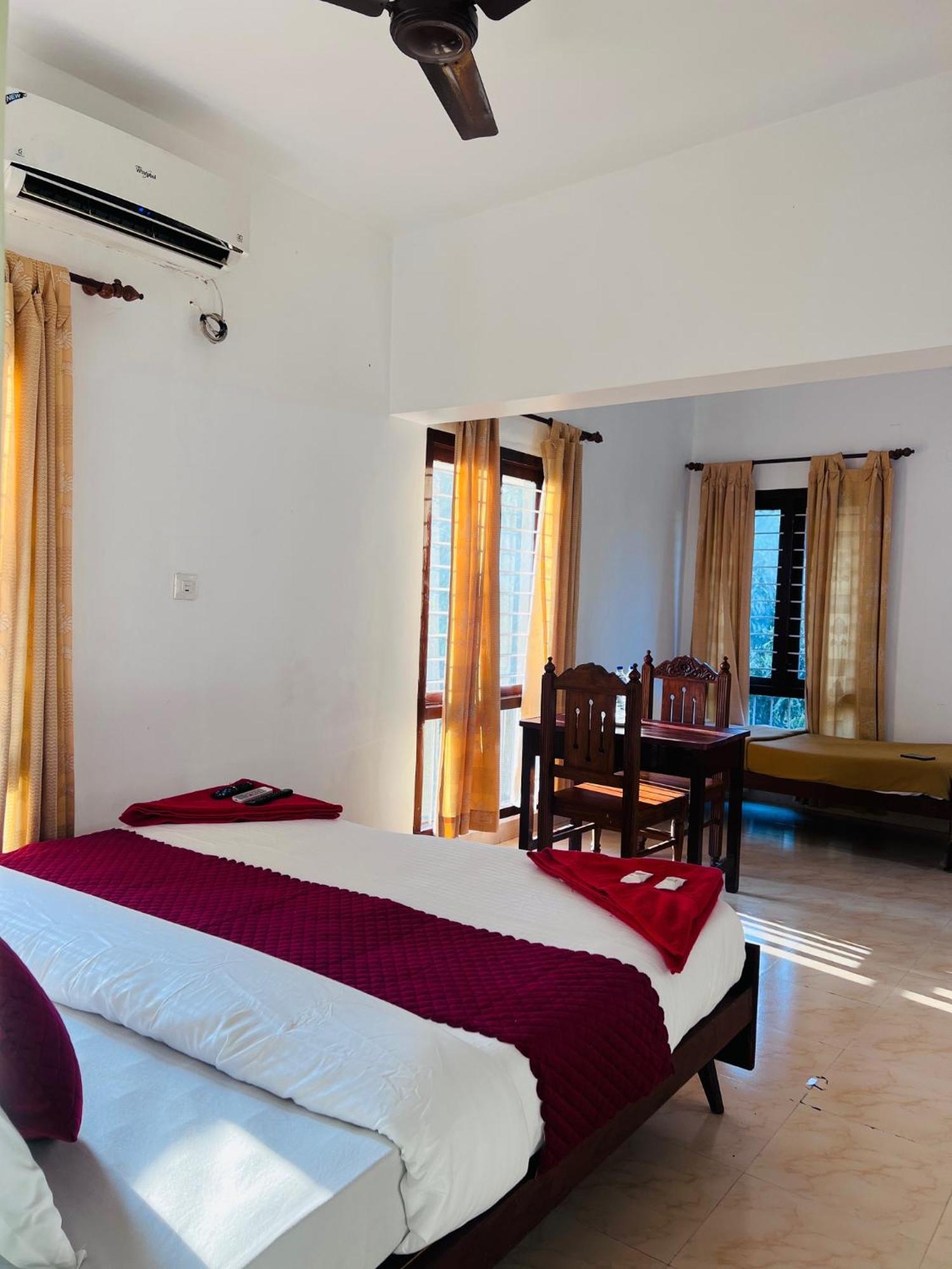 Hotel Sunday - Townhouse Club Airport Trivandrum Thiruvananthapuram Ngoại thất bức ảnh