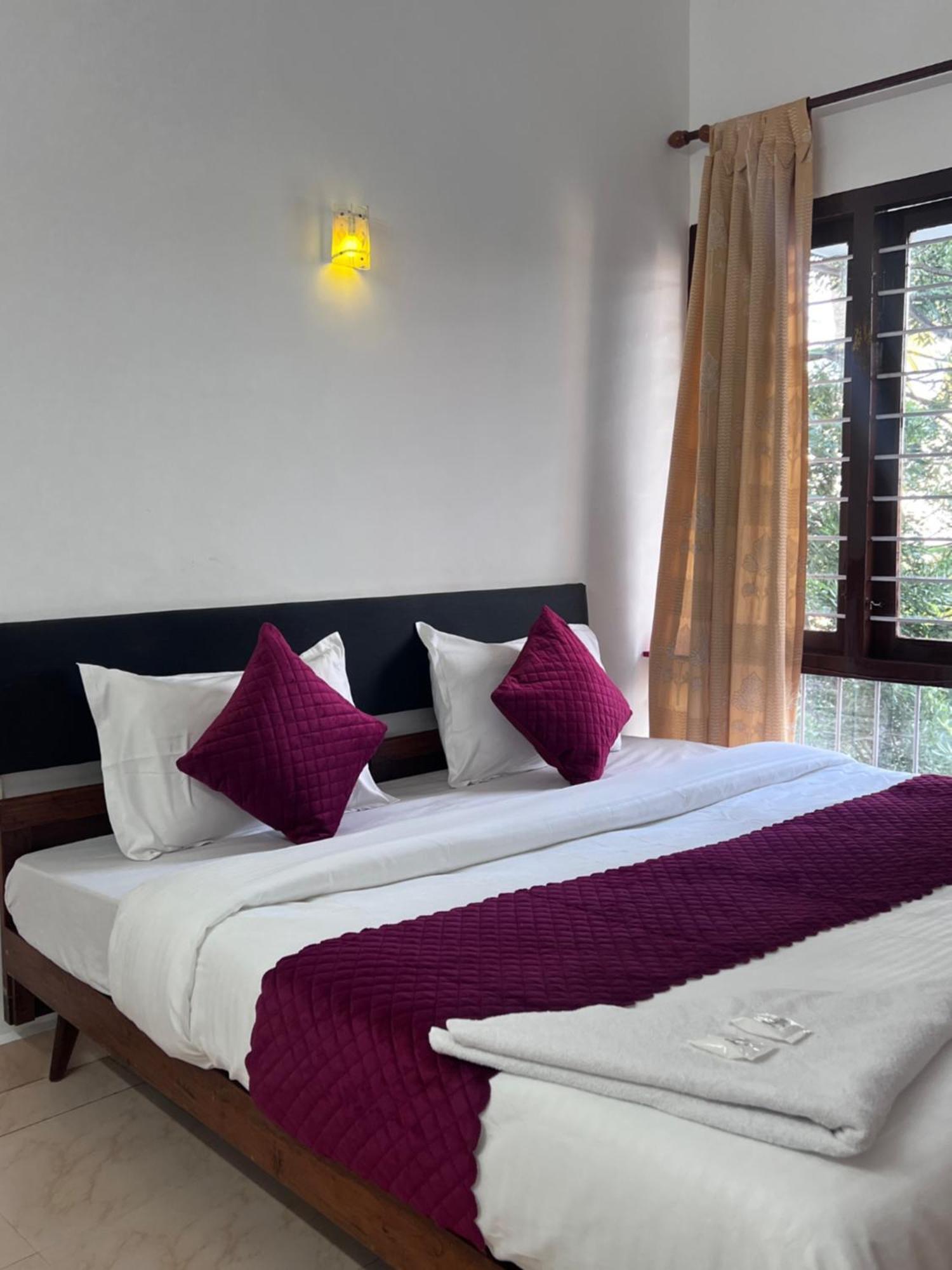Hotel Sunday - Townhouse Club Airport Trivandrum Thiruvananthapuram Ngoại thất bức ảnh