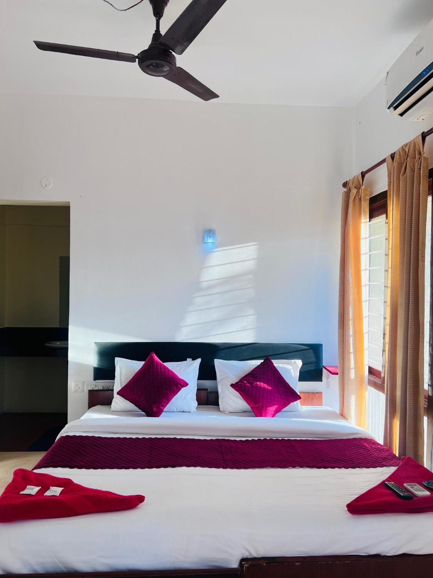 Hotel Sunday - Townhouse Club Airport Trivandrum Thiruvananthapuram Ngoại thất bức ảnh