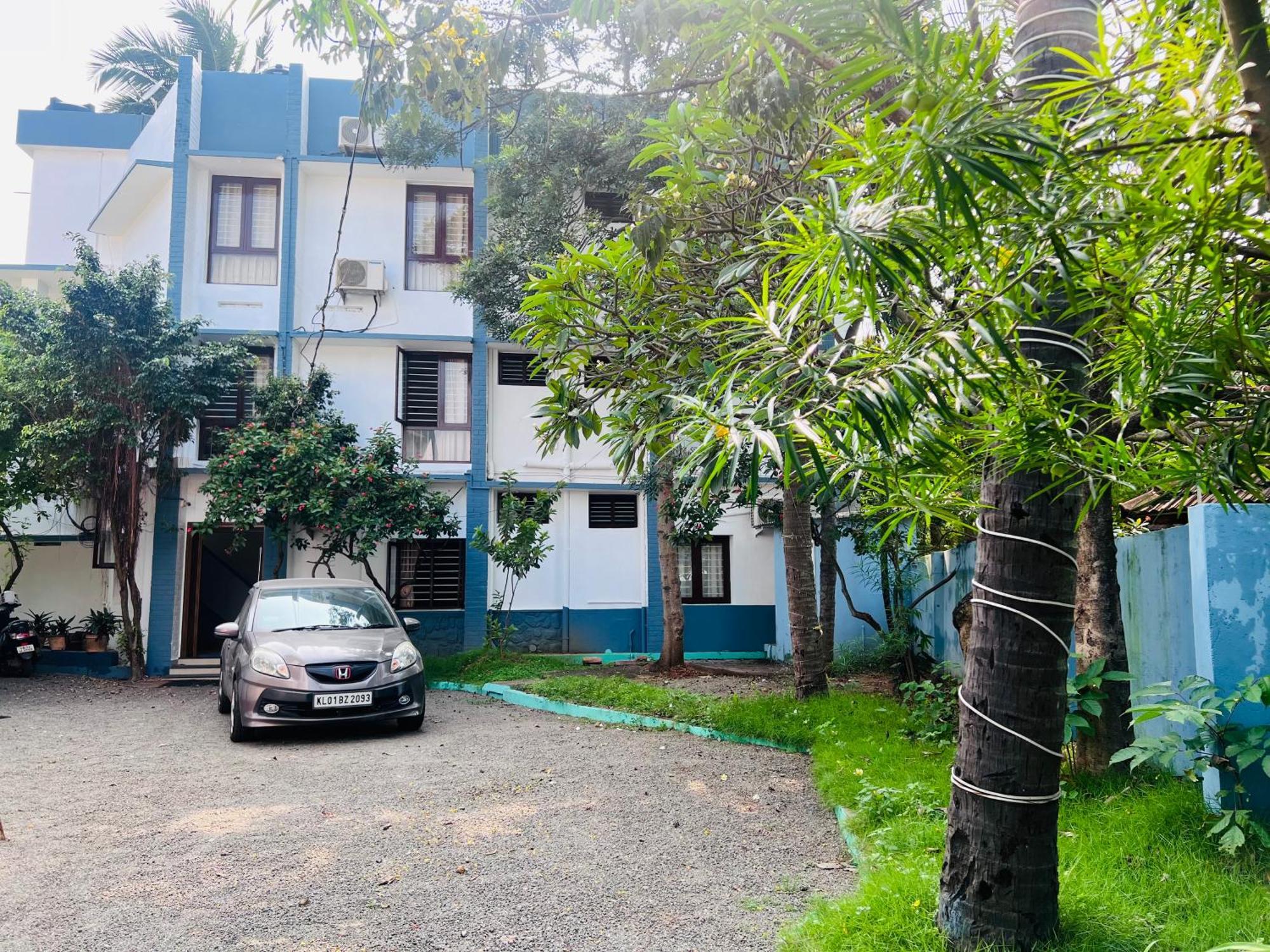 Hotel Sunday - Townhouse Club Airport Trivandrum Thiruvananthapuram Ngoại thất bức ảnh