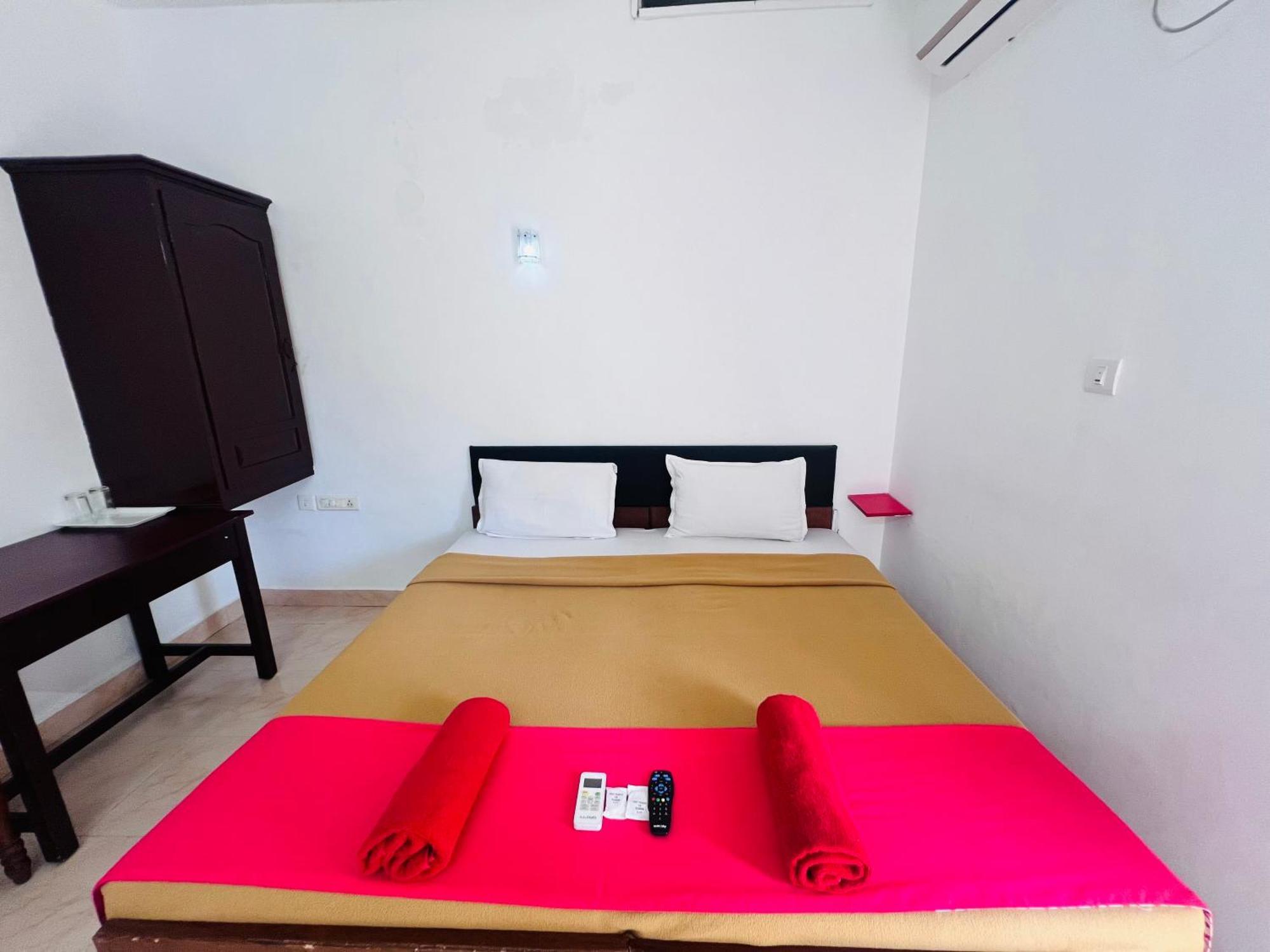 Hotel Sunday - Townhouse Club Airport Trivandrum Thiruvananthapuram Ngoại thất bức ảnh