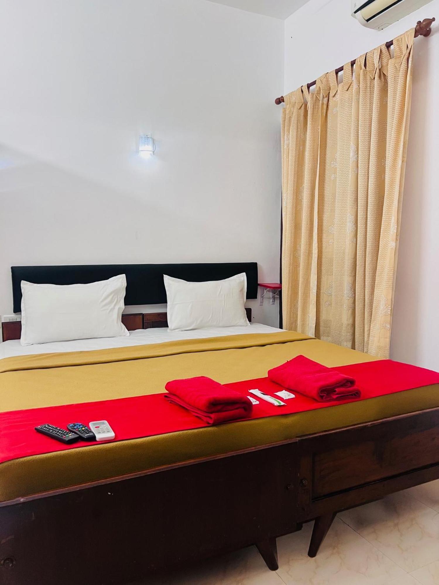 Hotel Sunday - Townhouse Club Airport Trivandrum Thiruvananthapuram Ngoại thất bức ảnh