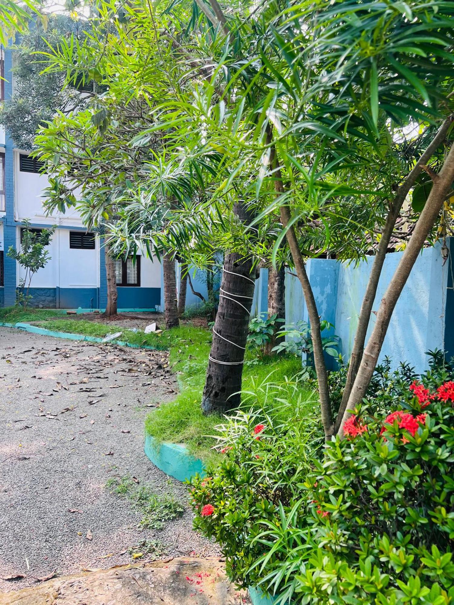 Hotel Sunday - Townhouse Club Airport Trivandrum Thiruvananthapuram Ngoại thất bức ảnh