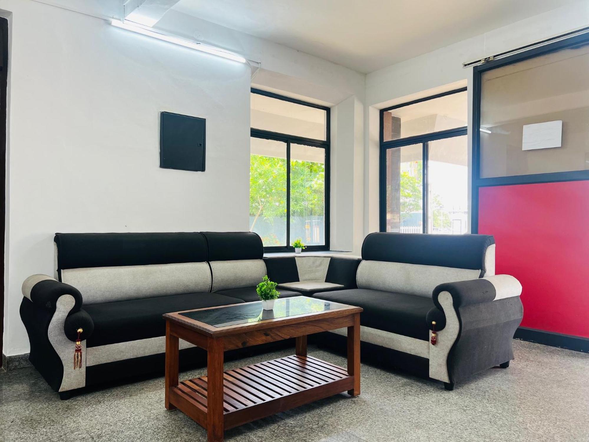 Hotel Sunday - Townhouse Club Airport Trivandrum Thiruvananthapuram Ngoại thất bức ảnh