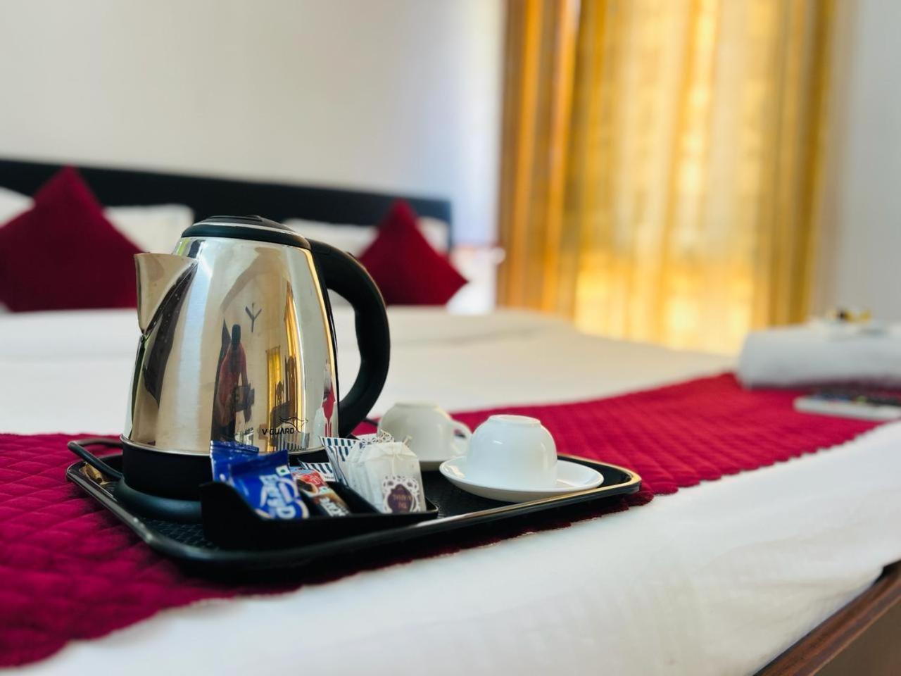 Hotel Sunday - Townhouse Club Airport Trivandrum Thiruvananthapuram Ngoại thất bức ảnh