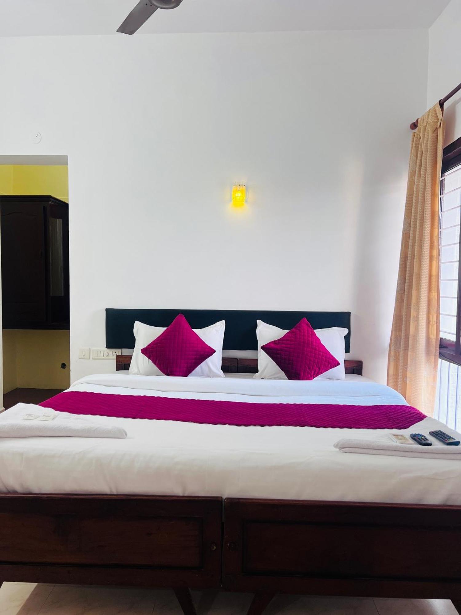 Hotel Sunday - Townhouse Club Airport Trivandrum Thiruvananthapuram Ngoại thất bức ảnh