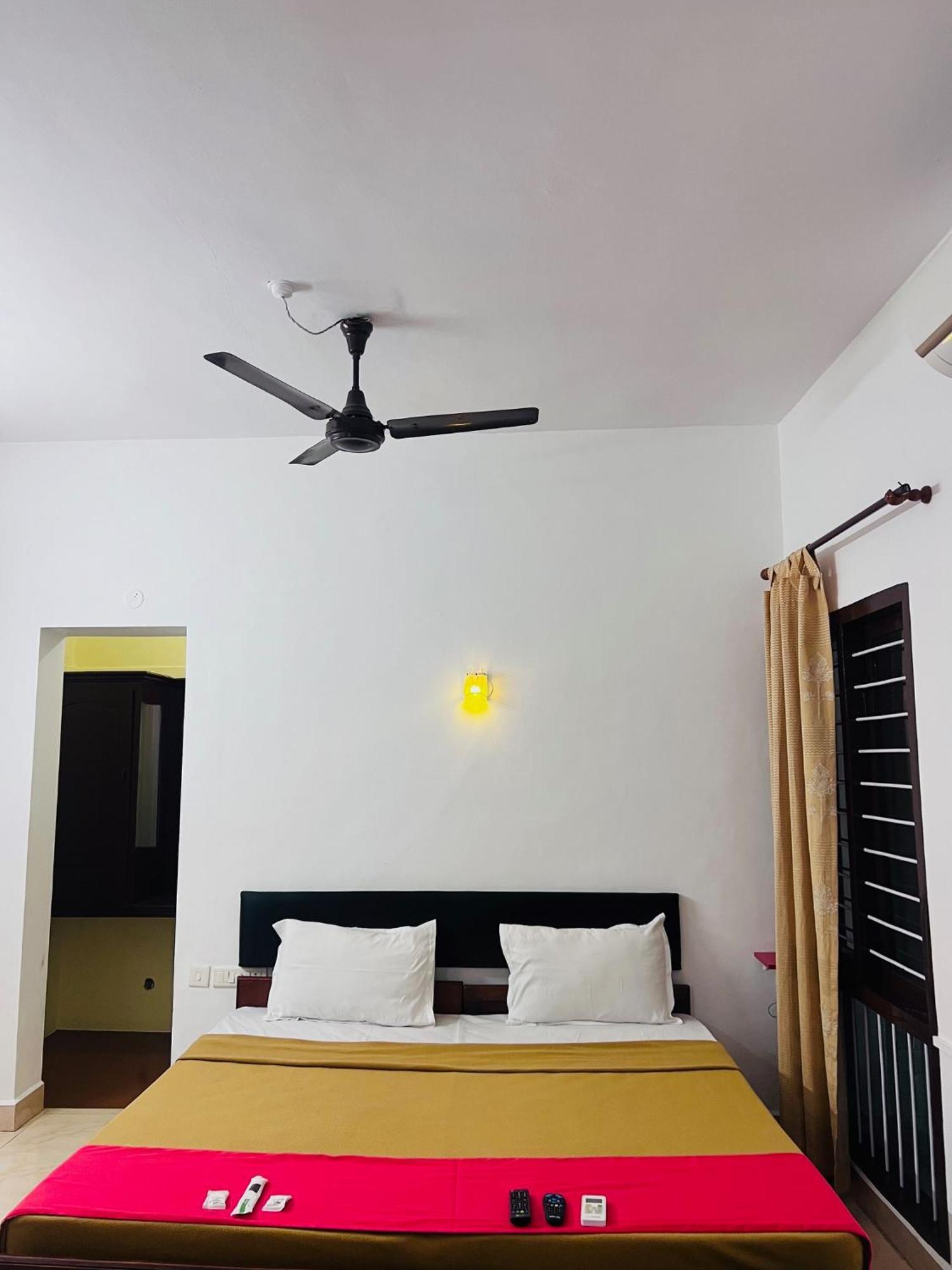Hotel Sunday - Townhouse Club Airport Trivandrum Thiruvananthapuram Ngoại thất bức ảnh