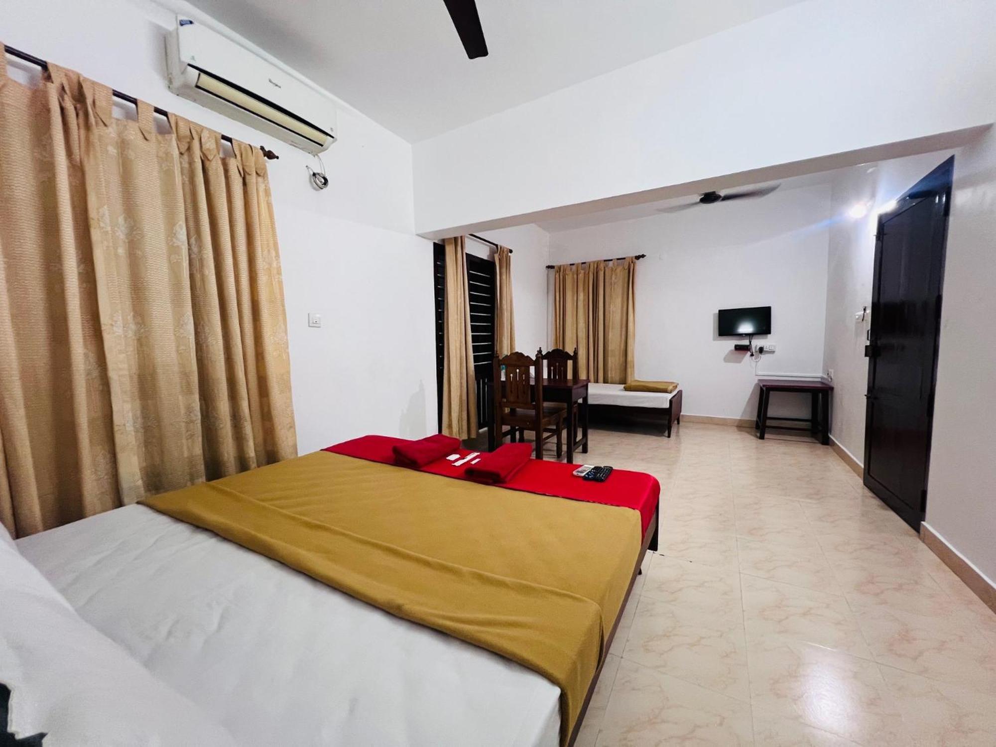 Hotel Sunday - Townhouse Club Airport Trivandrum Thiruvananthapuram Ngoại thất bức ảnh
