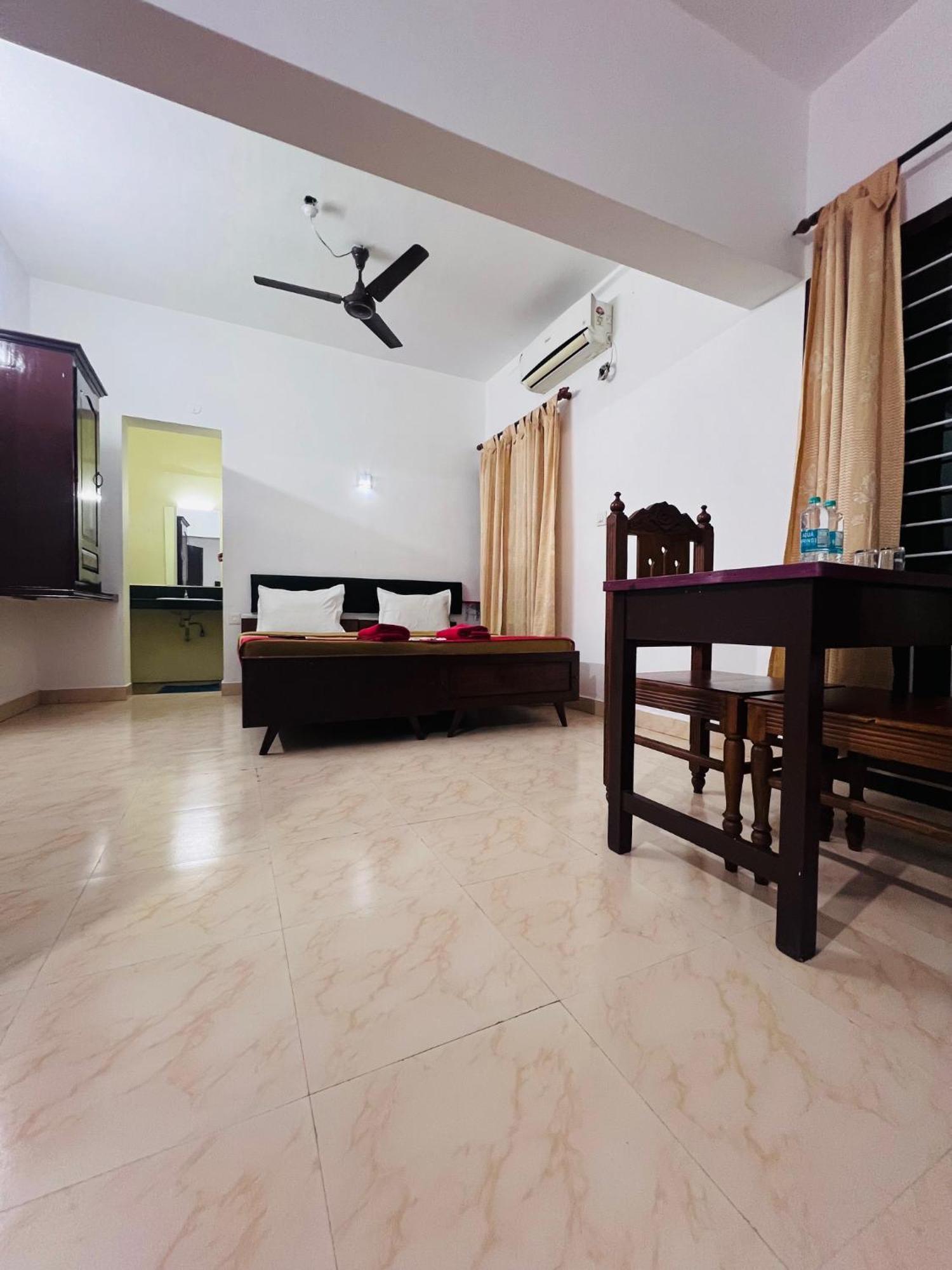 Hotel Sunday - Townhouse Club Airport Trivandrum Thiruvananthapuram Ngoại thất bức ảnh