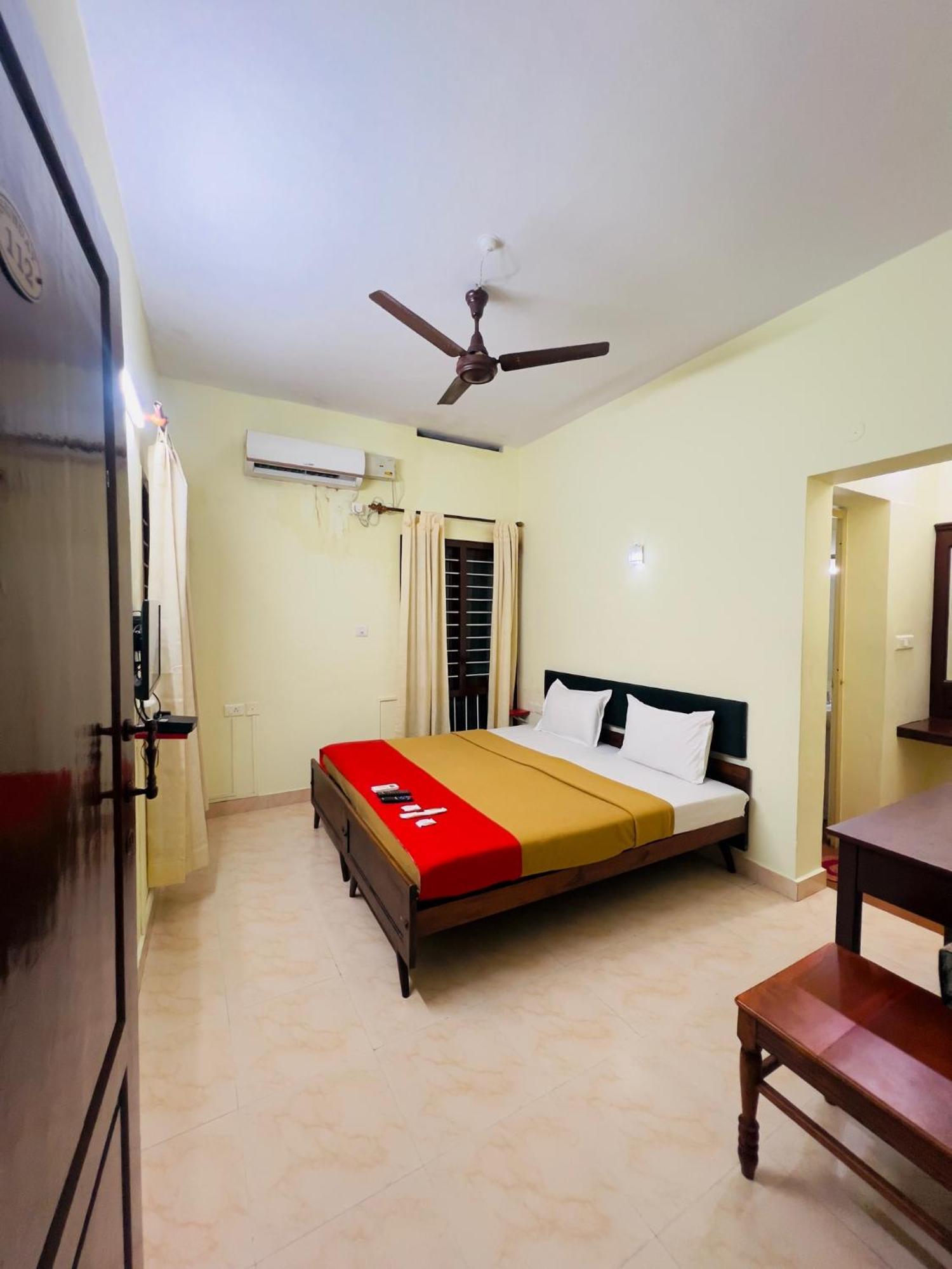 Hotel Sunday - Townhouse Club Airport Trivandrum Thiruvananthapuram Ngoại thất bức ảnh