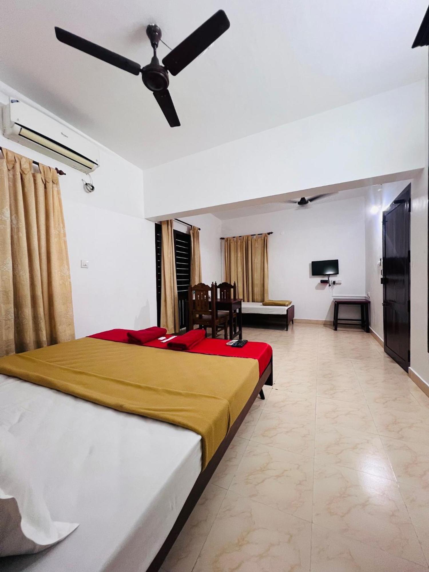 Hotel Sunday - Townhouse Club Airport Trivandrum Thiruvananthapuram Ngoại thất bức ảnh